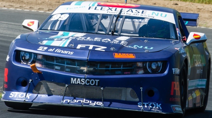 Om Camaro’en smiler med, eller det simpelthen er Frederiks store dejlige smil man fornemmer på billedet skal være usagt, men bilen ville det samme som Frederik – køre stærkt!
(Foto: Stefan Mehl-Ludvigsen)